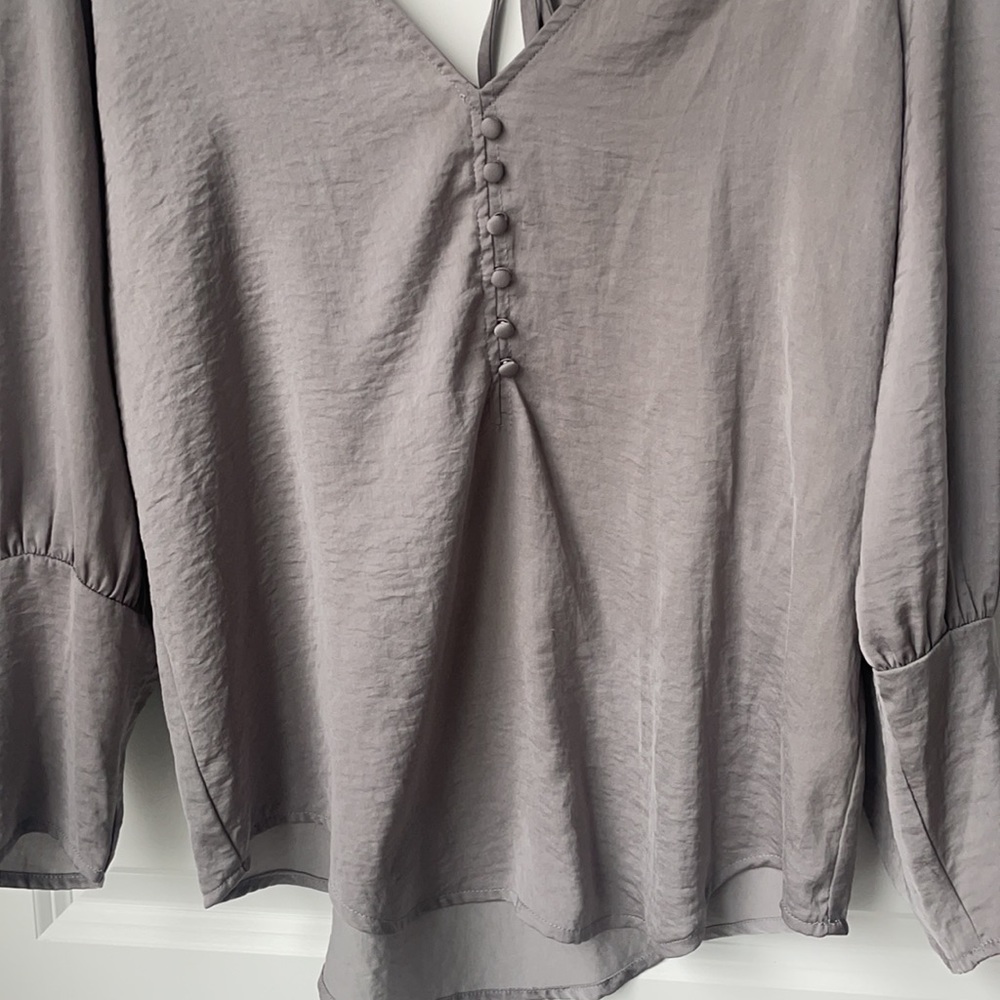 Express Blouse - Picture 2 of 4